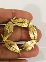 Vintage Goldtone Leaf Wreath Pin - £12.02 GBP