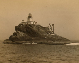 Tillamook Rock Light lighthouse on the Pacific Ocean coast of Oregon Photo Print - £6.93 GBP+