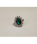 Green Colored Oval Gem Ring Rose Gold Colored Band Size 9 - $464.36 MXN