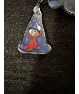 VINTAGE  MICKEY MOUSE WALT DISNEY World KEYCHAIN WIZARD MAGICIAN SORCERER - €5,16 EUR