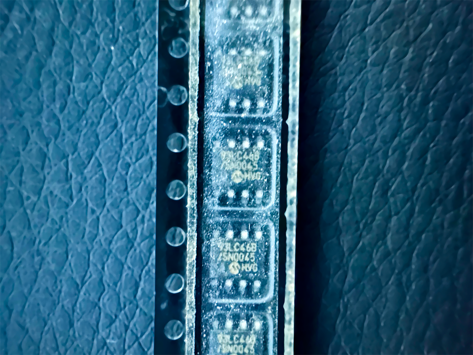 25X 93LC46BT/SN 93LC46B Microchip EEPROM Memory IC 1Kbit Microwire 2 MHz... - $6.00