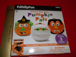 Disney Holiday Craft Kit Halloween Party Decor Set Create Your Own Pumpkin Pals - £9.75 GBP