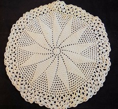 Vintage Crocheted Doily Round 12.5&quot; White Fanning Star Handmade Centerpiece - £6.40 GBP