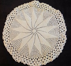 Vintage CROCHETED DOILY Round 12.5&quot; White Fanning Star Handmade CENTERPIECE - £6.30 GBP