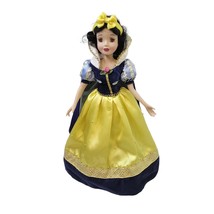 Disney Snow White Porcelain Doll Brass Key Keepsake 14 Inch 2004 Princess - $24.73