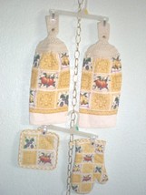 New 4 pc Kitchen Set, 2 hanging crochet top towels and pot holders Fruits - £8.68 GBP