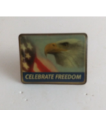 Vintage Celebrate Freedom Eagle &amp; USA Flag Lapel Hat Pin - €7,08 EUR