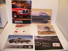 2005 JEEP LIBERTY GRAND CHEROKEE RAM SRT10 DAKOTA RT SALES BROCHURES &amp; S... - $834.22 MXN