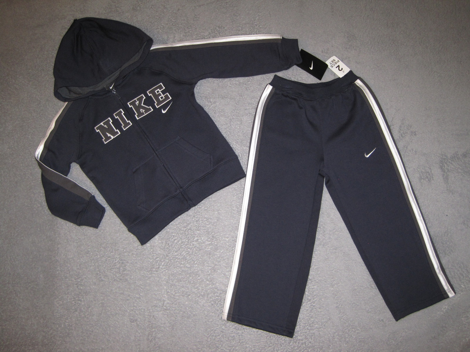 BOYS 4 - Nike - Heavyweight Navy Sports Pants & Jacket TRACK SUIT / JOGGING SET