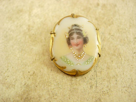 ANtique Portrait Queen with jewels Brooch hand painted cameo porcelain with gold - £176.93 GBP