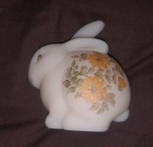 Fenton Glass Satin Custard Bunny Rabbit Hand Painted &amp; Artist Signed N R... - £67.25 GBP