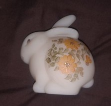 Fenton Glass Satin Custard Bunny Rabbit Hand Painted &amp; Artist Signed N R... - $84.14