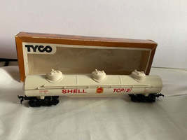 Tyco HO Gauge Shell TCP/2/ UTLX 99939 Fuel Tanker Model Train Car with box - £9.37 GBP