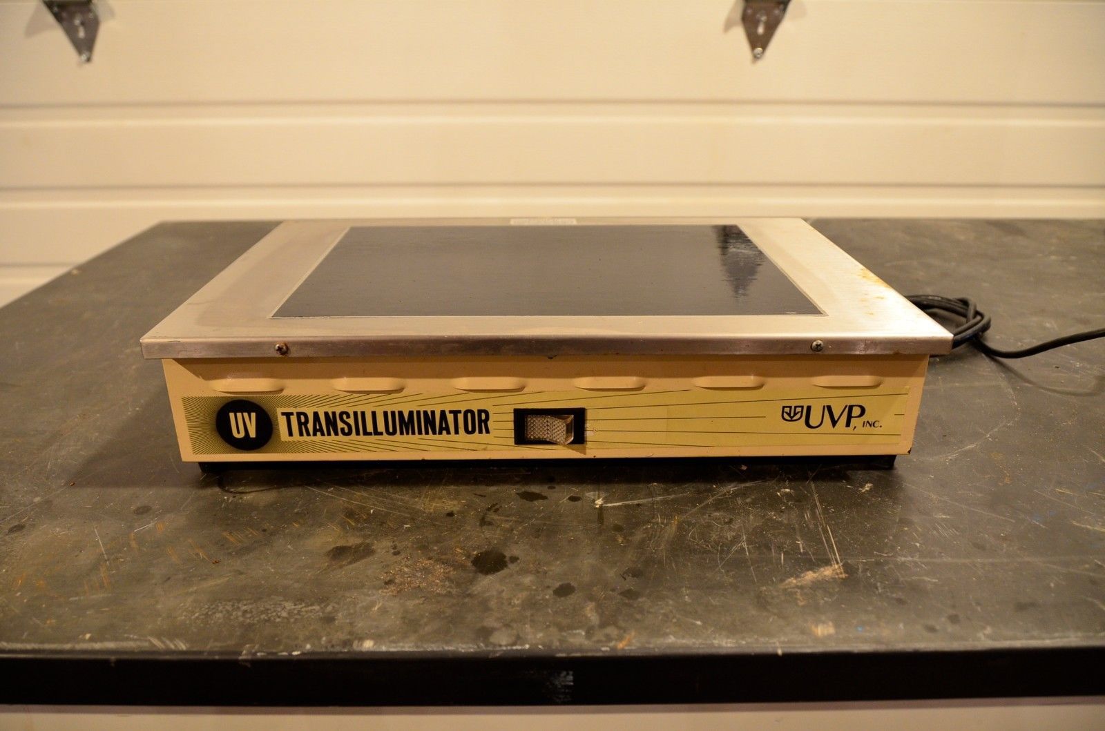 UVP Chromato-Vue TL-33 UV Transilluminator - $344.25