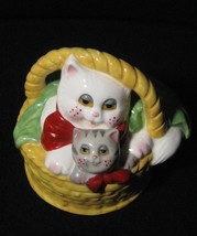  Christmas Bazaar Cats in Basket  Music Figurine Here Comes Santa Claus ... - £19.90 GBP