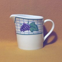 Oneida Distinction Garden Gate Creamer 1988 - $4.99