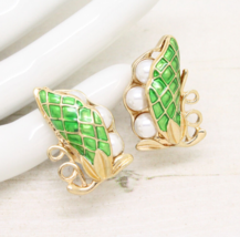 Vintage Style Peas In A Pod Pea Pod Pearl Green Enamelled Clip On Earrings - £14.75 GBP