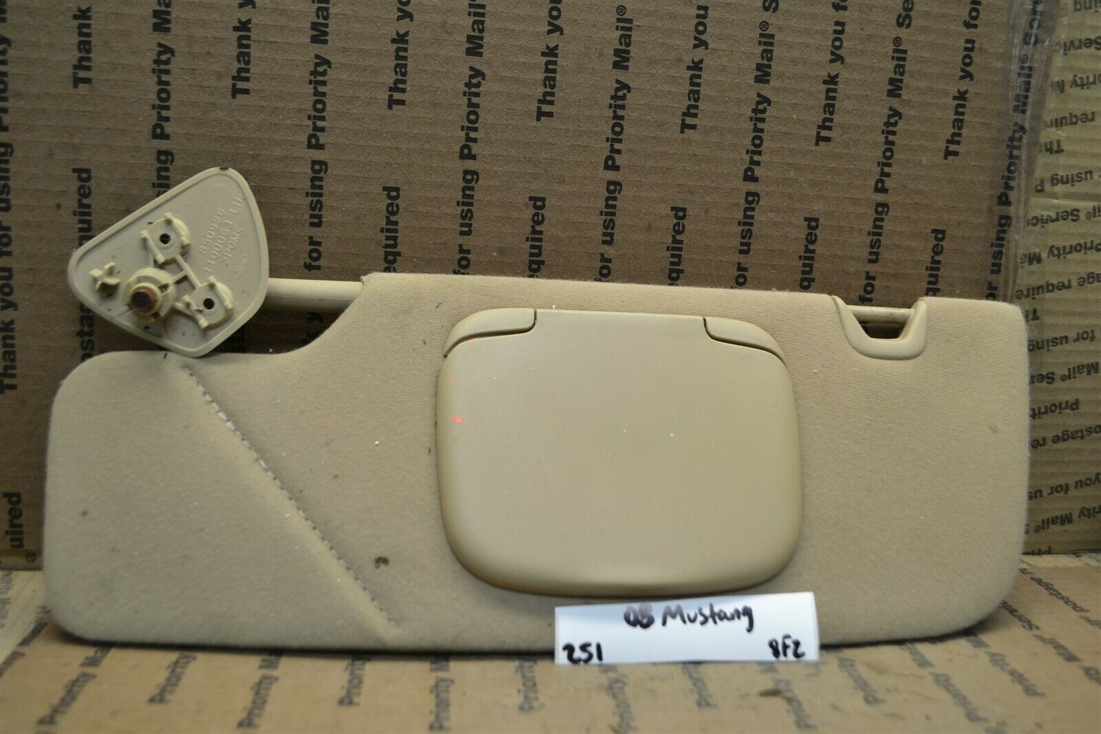 05-11 Ford Mustang Left hand Sun Visor Module 251-8f2 - $8.59