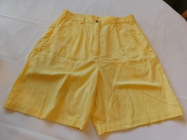 Jennifer Moore Ladies Women&#39;s Shorts Short Size 12 Yellow Pleated Front GUC - £26.72 GBP