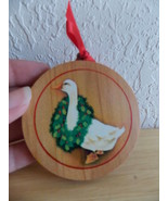 1985 Hallmark Goose with wreath Wooden Ornament  - £7.83 GBP