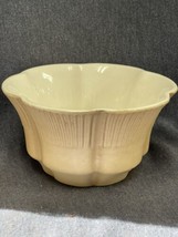 Vintage Haeger U.S.A. 156 Beautiful Glaze Beige Scallop Edge Planter-Bowl - £7.82 GBP