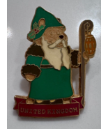 Disney Winnie the Pooh Santas Around the World - United Kingdom Pin - $236.99 MXN