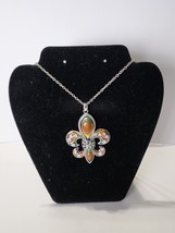 Vintage Fleur De Lis Multicolor Enamel Rhinestone Pendant 3 1/4&quot; - $282.69 MXN