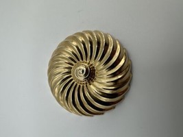 Vintage JERI-LOU Gold Shell Scarf Clip 2&quot;  BB5 - $11.88