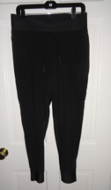WOMEN&#39;S BLACK ATHLETA DRAWSTRING WAIST CARGO PANTS SIZE 6 - $61.70 CAD