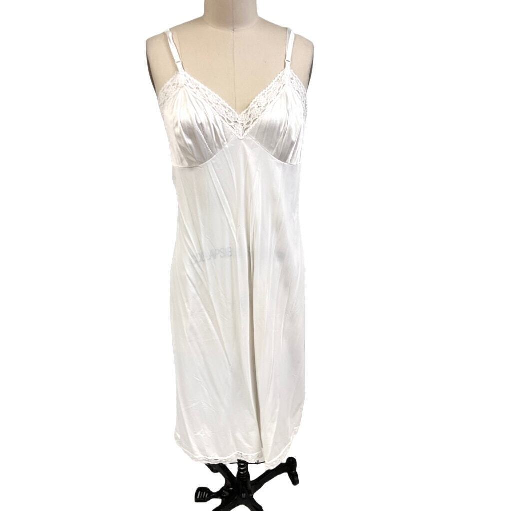 Vintage Retro 1960s Vanity Fair White Full Slip -Slippery 100% Nylon  36/34" L Item image 2