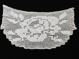 VTG Chair Doily Lace Center Mat Dresser  Decorative hand crochet white Rose - £11.21 GBP