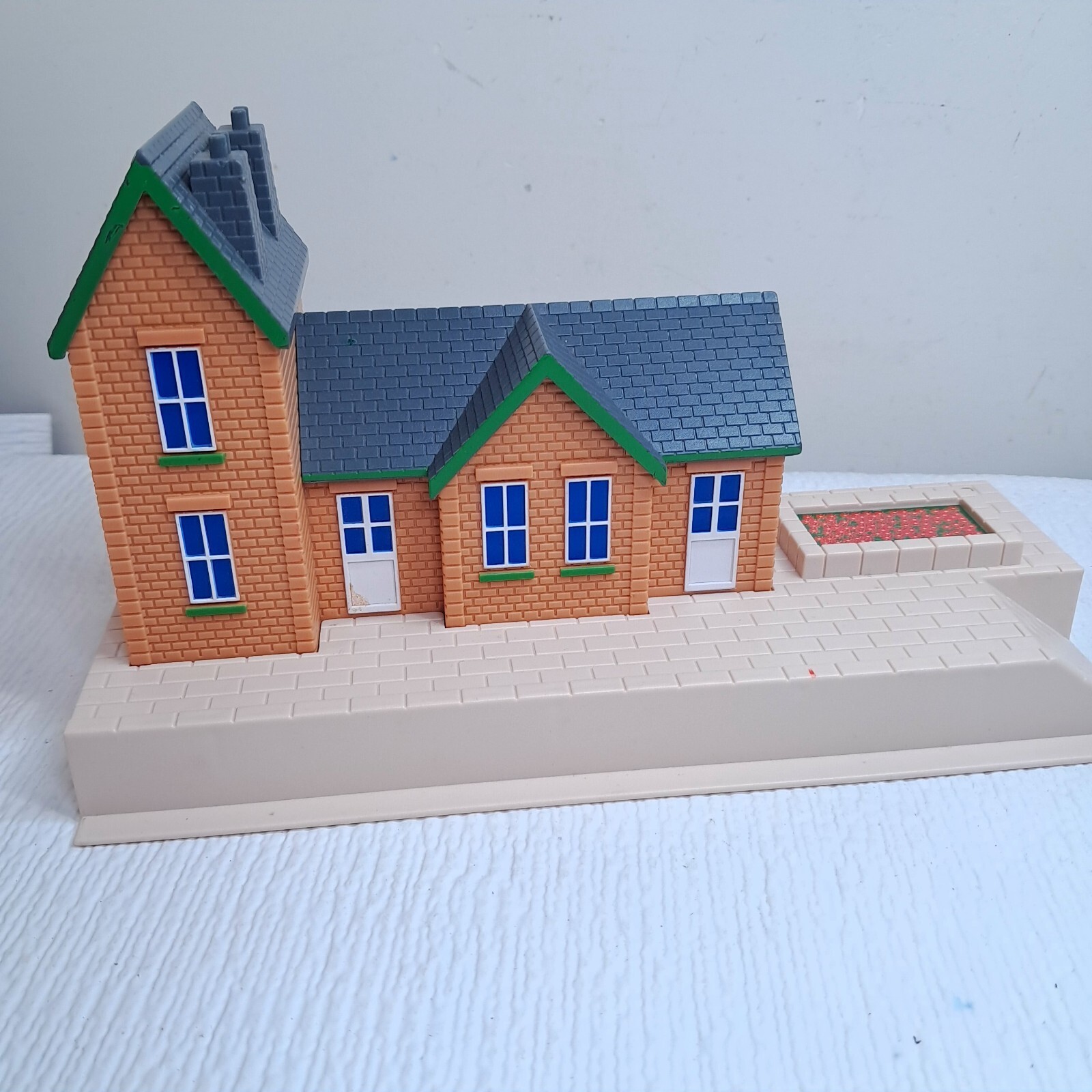 Thomas the Train Friends Maithwaite Station Building trackmaster motoriz... - $23.00