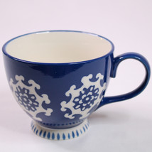 Coffee Mug Stoneware Blue And White Snowflakes Tabletops Gallery Tea Cup... - $11.64