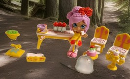 Shopkins Happy Places Disney Belle Beauty Themed Kitchen Set Lot 16 Pcs - $222.99 MXN