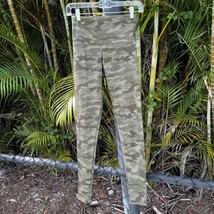 Onzie Flow Green Camo Print Yoga Cropped Leggings Women&#39;s Sz XS - $15.83