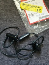 TaoTronics - TT-BH12BB Wireless Earbud Headphones - ( for parts ) - £3.92 GBP