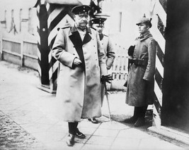 German General Paul von Hindenburg walks past sentry 1914 Photo Print - £7.02 GBP+