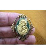 (CS13-18) MADONNA Mary baby Jesus white + green oval CAMEO Pin Pendant J... - €26,61 EUR