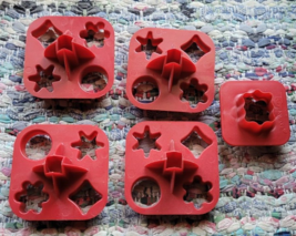 Vintage Lot of 5 Tupperware Cookie Cutters Small Cookies Holiday Decorat... - $19.99