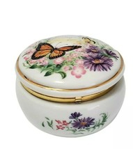 Heritage House 1990 Valentine Serenades Music Box Plays &quot;Somewhere my Love&quot; - £10.95 GBP