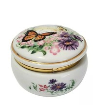 Heritage House 1990 Valentine Serenades Music Box Plays "Somewhere my Love" - $13.98