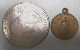 VTG Gold Tone Metal Infant of Prague Sacred Heart Catholic Pendant Medal... - £6.89 GBP