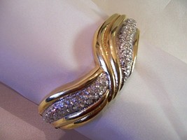 GORGEOUS GENTLE WAVY GOLD PLATED HINGED BANGLE WITH PAVE RHINESTONE CENTER - £24.36 GBP