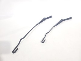 Pair Wiper Arms OEM 2003 Volkswagen Eurovan  - $926.08 MXN