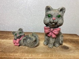 Vintage Lot of 2 Cat Figurines Gray Green Eyes Pink Bow Resin approx 2&quot; - £6.49 GBP