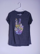 Modern Lux Women&#39;s Size M Grey T-Shirt Colorful Peace Sign Hand - $131.21 MXN
