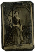 CIRCA 1860&#39;S 1/6 Plate Hand Tinted 2.5X3.88 in TINTYPE Beautiful Woman in Dress - £14.57 GBP