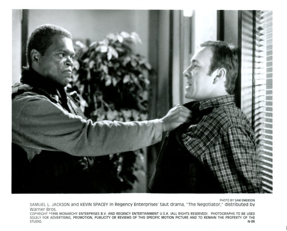 Samuel L Jackson Kevin Spacey 8x10 ORIGINAL photo X2887 - $2.99