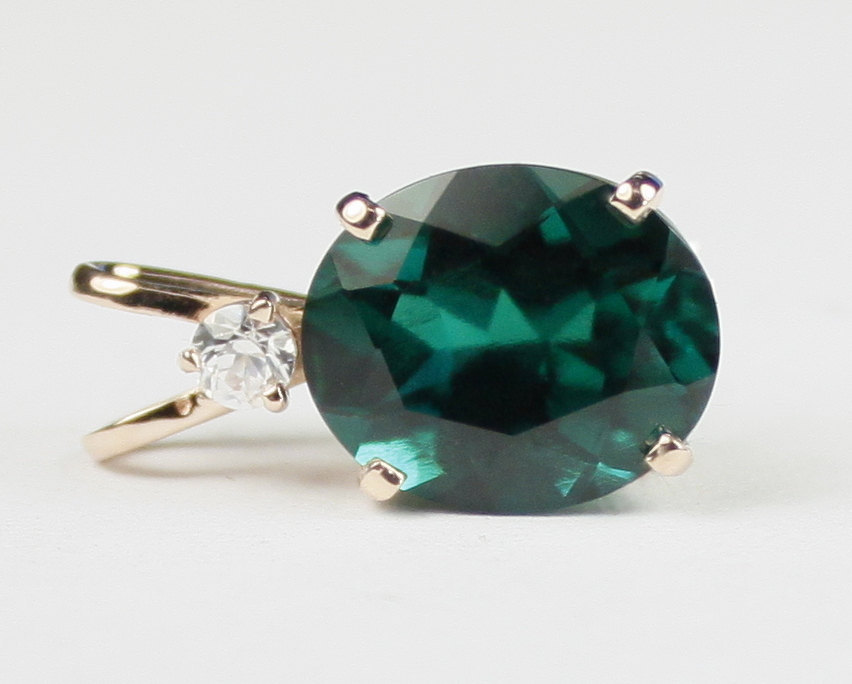 P022, 12x10mm Created Hydrothermal Emerald, 14KY Gold