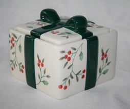 Pfaltzgraff Winterberry Green Bow Square Candy Box with Lid #2603 - £12.49 GBP